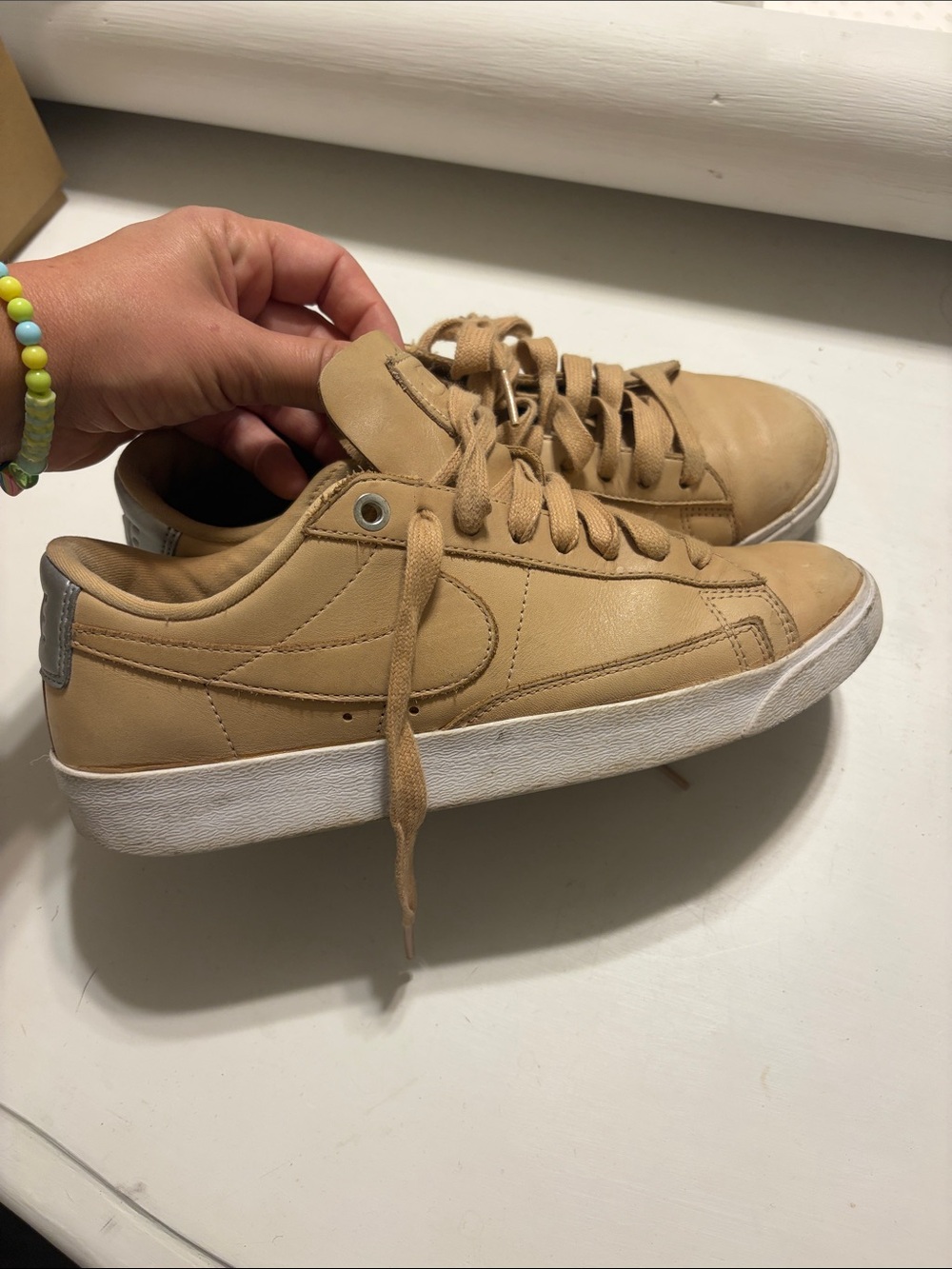 Nike Low-Top leather Sneakers in Beige and White